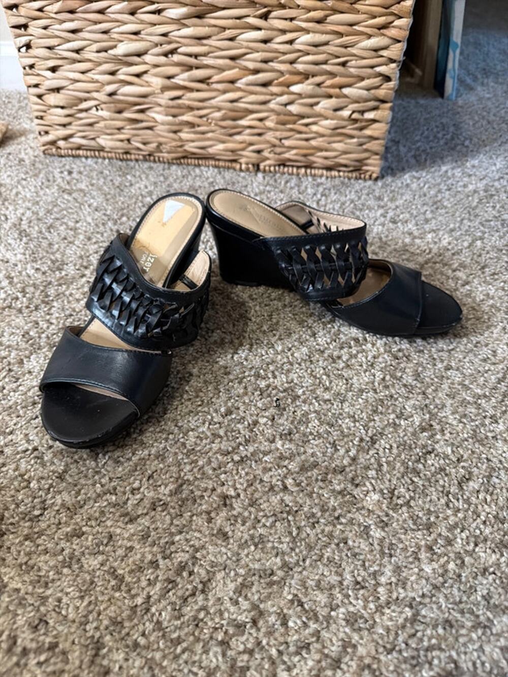 Naturalizer vegan leather, black wedge sandals 7.5 486